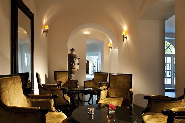 Entrance & Lobby