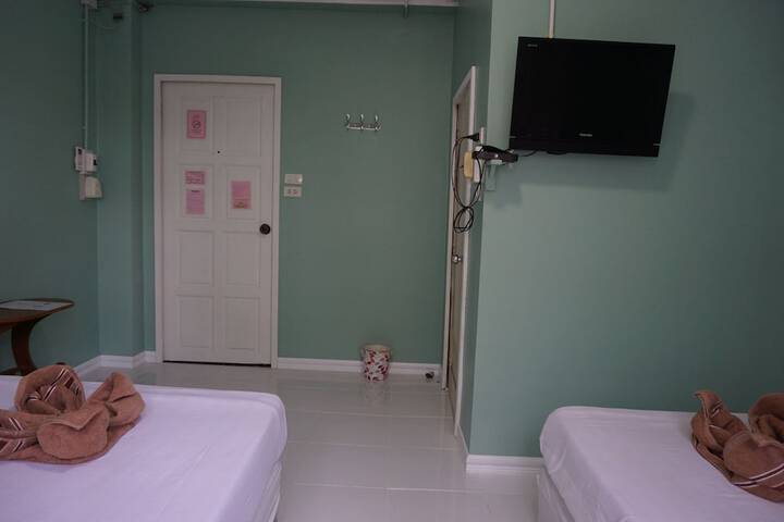 Room 15 of 34
