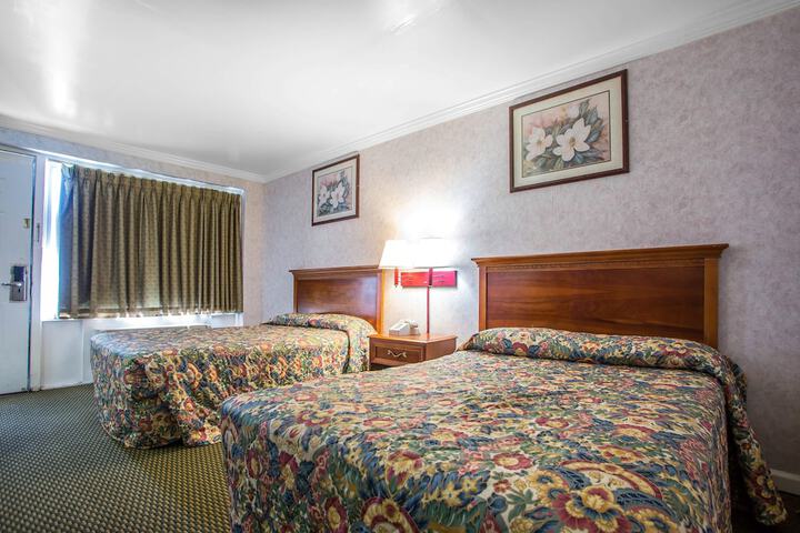 2 Double Beds (3 of 3)