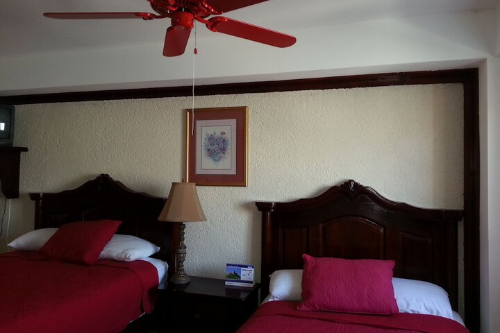 Room 6 of 36