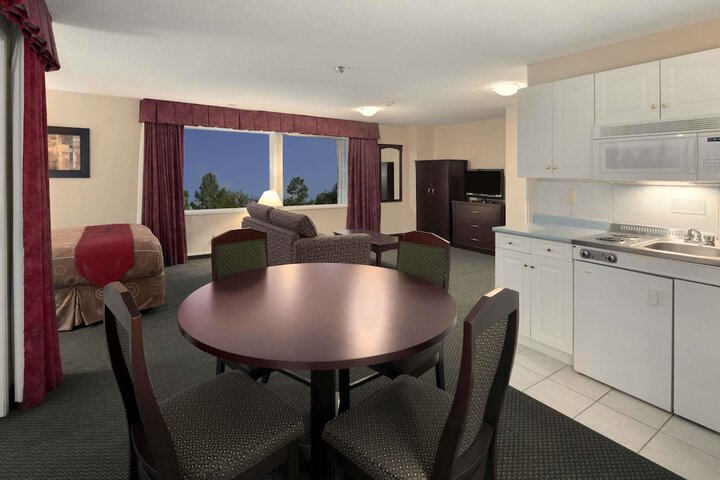 Room 12 of 17