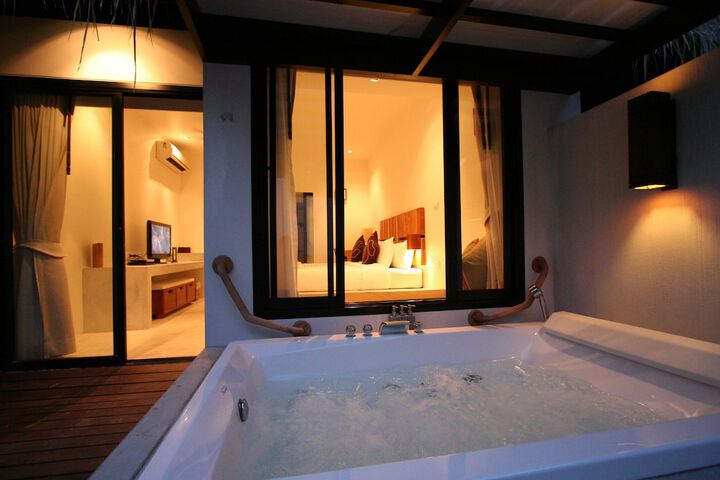 Hot Tub 42 of 142