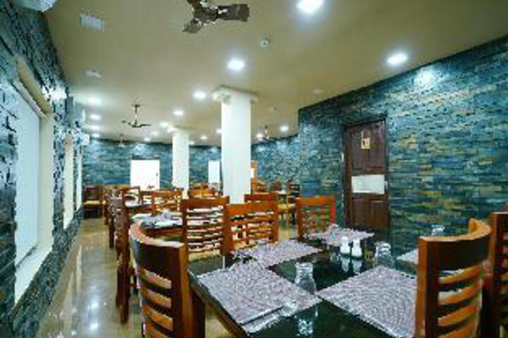 Dining 17 of 20