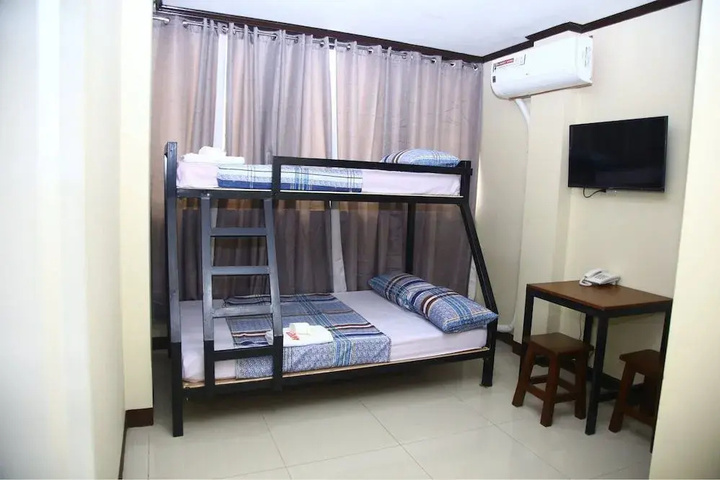 Room 5 of 11