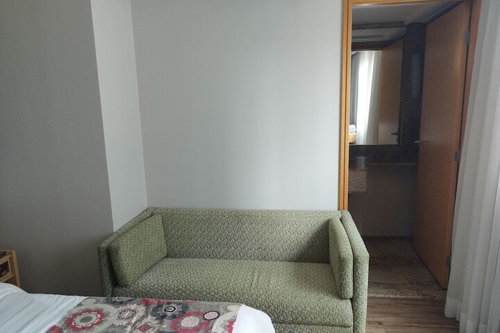 Room 6 of 24
