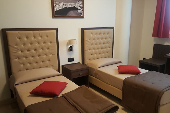Room 6 of 73