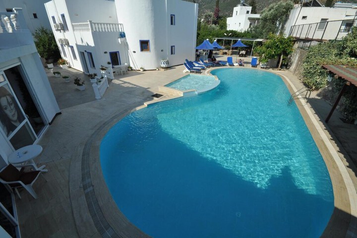 Pool 31 of 50