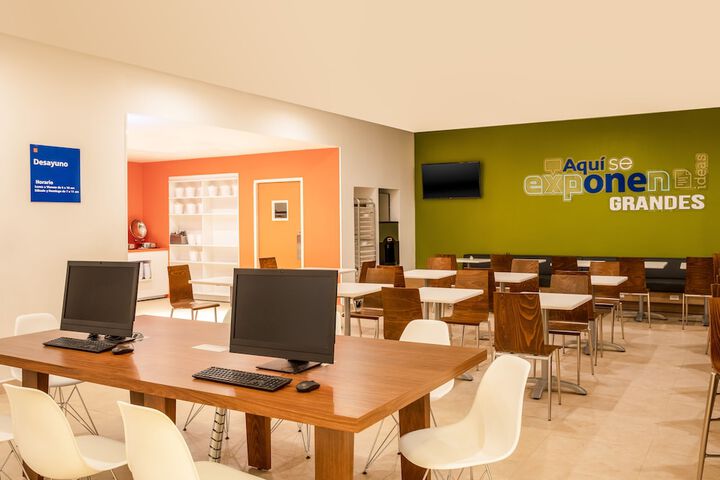 Business Center 26 of 34