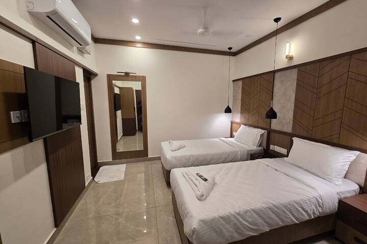 Room 6 of 18