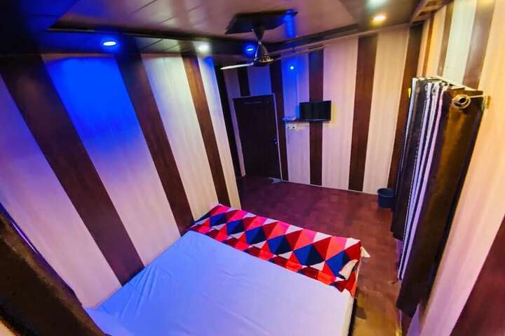 Room 4 of 6