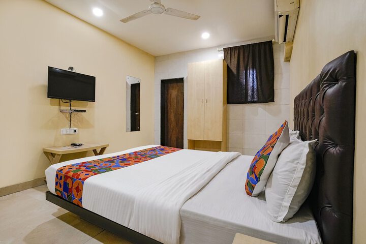 Room 28 of 35