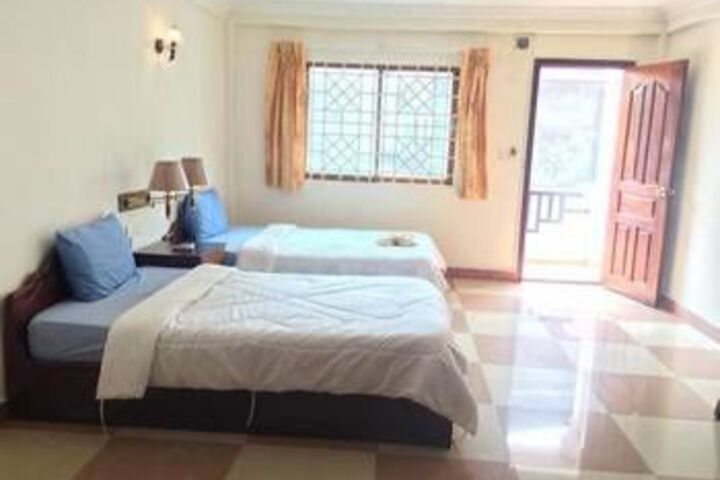 Room 14 of 22