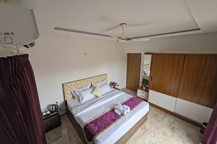 Room 21 of 28