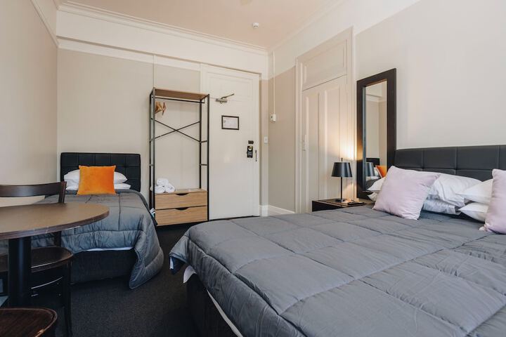 Room 10 of 42