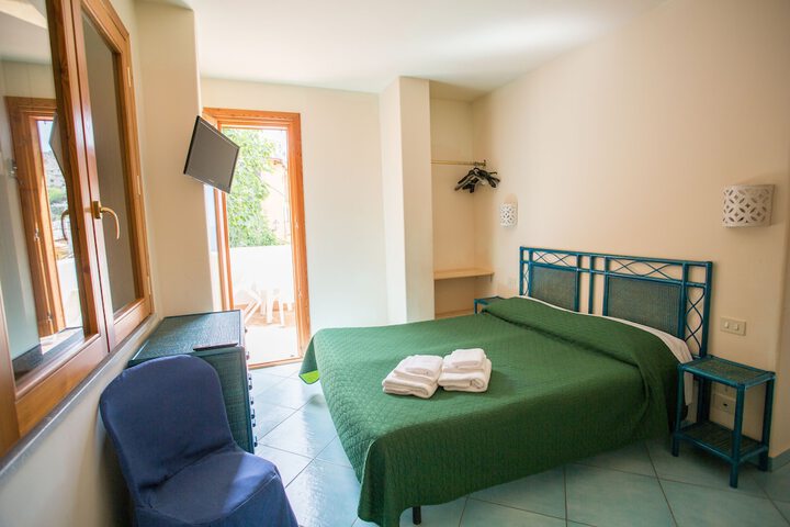 Room 4 of 43