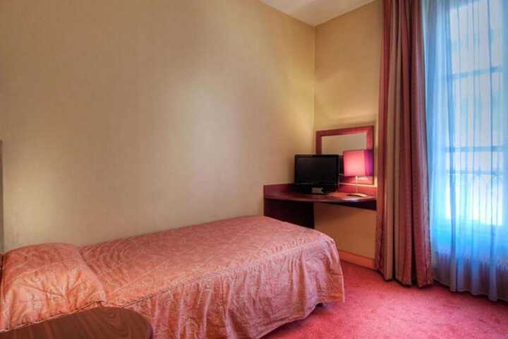 Room 18 of 39