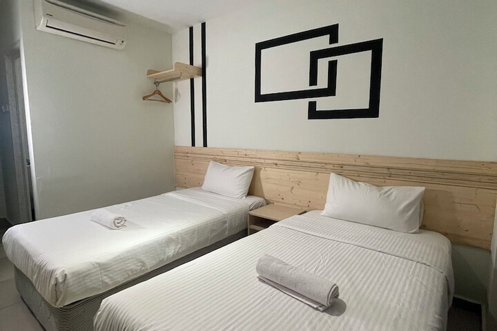 Room 17 of 27
