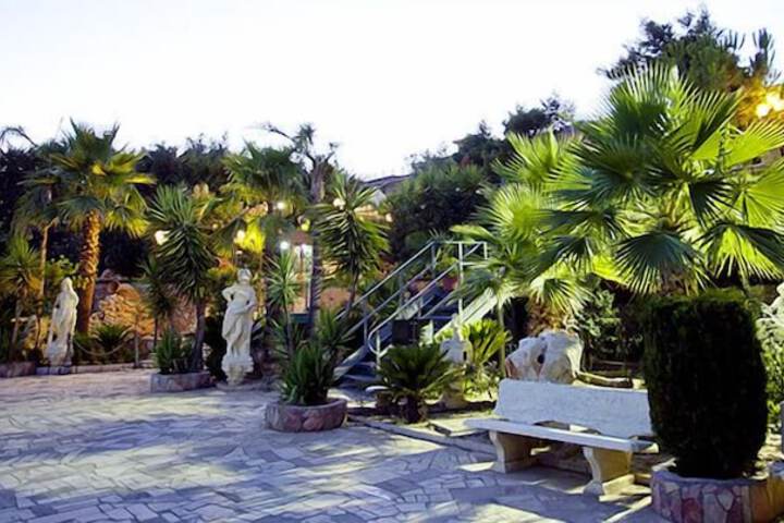 Hotel Exterior 107 of 133
