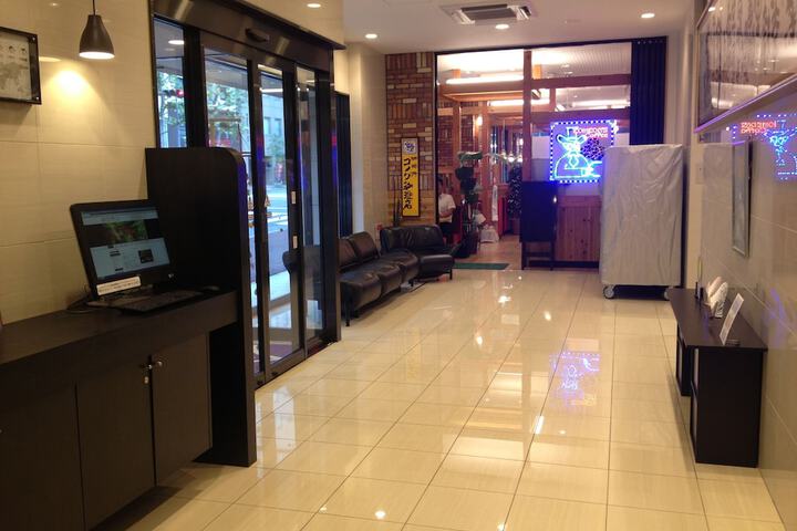 Check-in/check-out kiosk