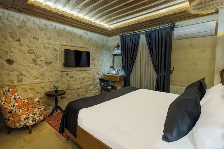 Room 15 of 48