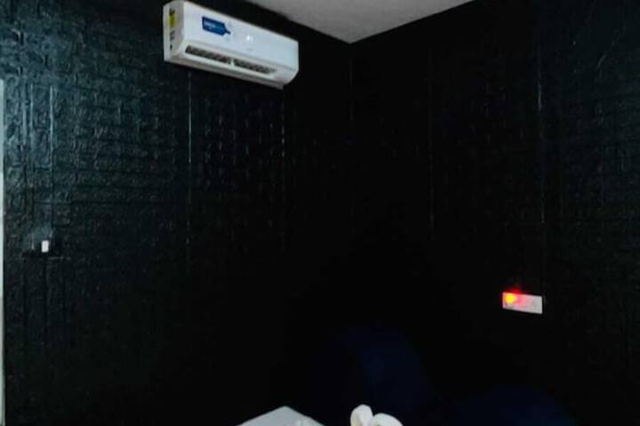 Room 11 of 18