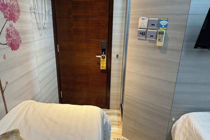 Room 147 of 195