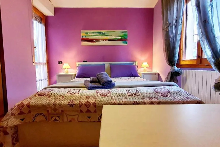 Room 5 of 11
