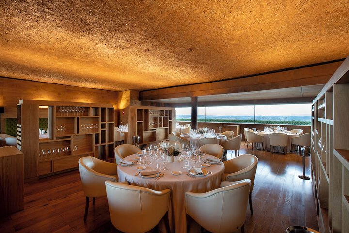 Dining 16 of 20