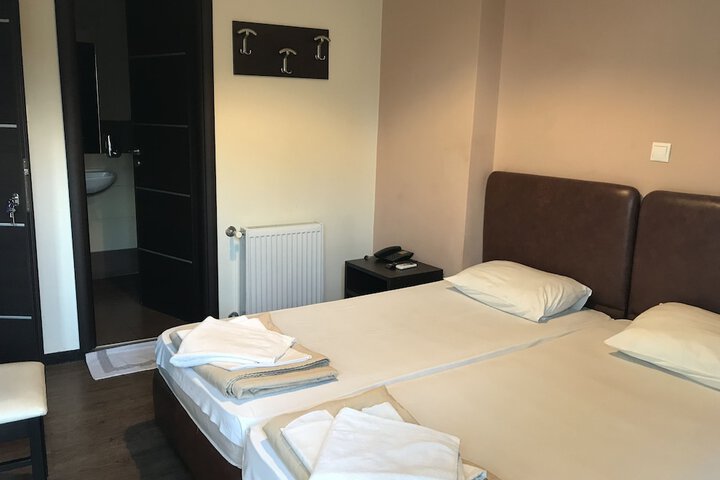 Room 6 of 48
