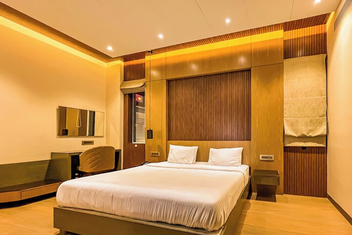 Room 4 of 12
