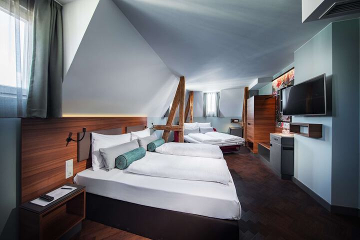 Room 20 of 63