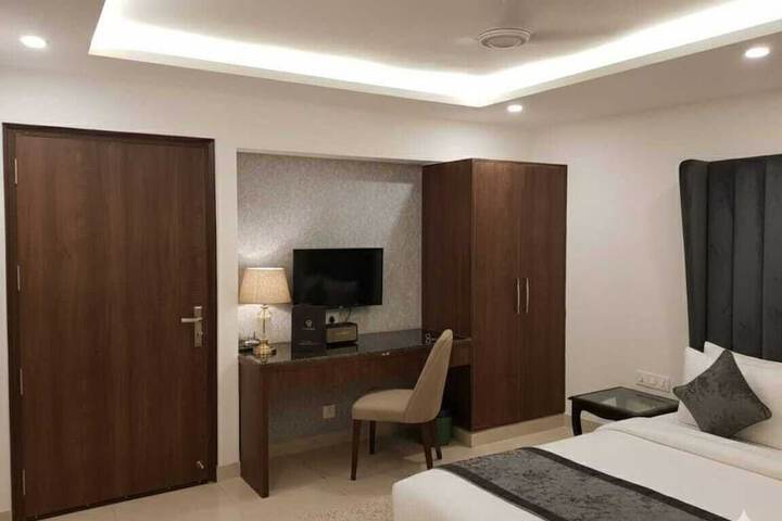 Room 3 of 6
