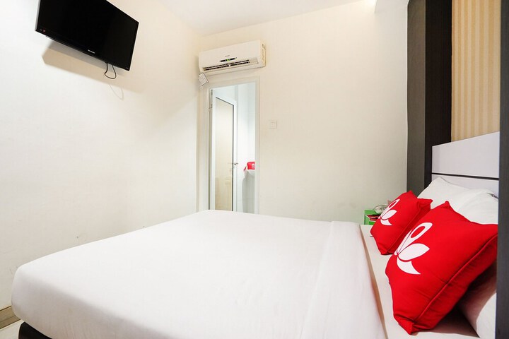 Room 6 of 19