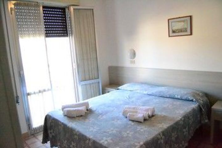 Room 8 of 28