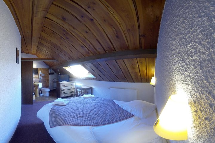 Room 5 of 60