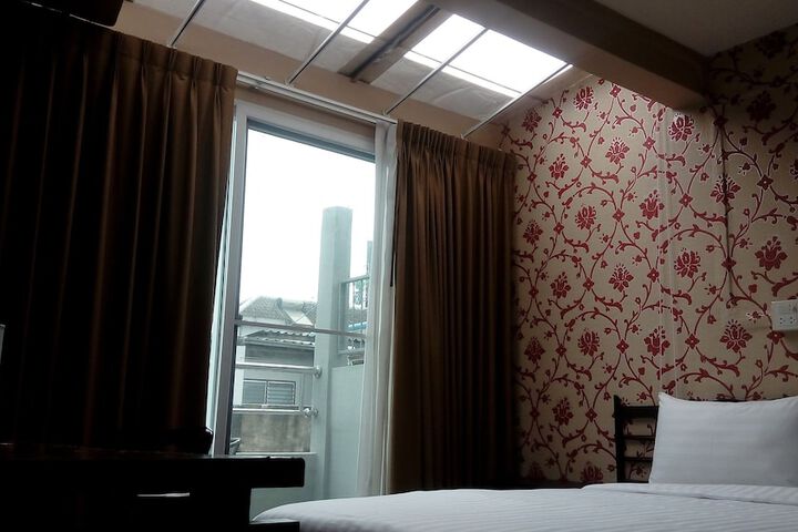 Room 28 of 108