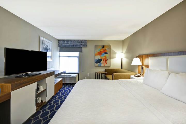 1 King Bed with Shower (12 of 14)