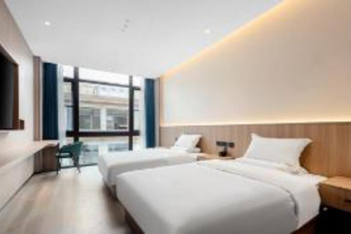 Room 4 of 6
