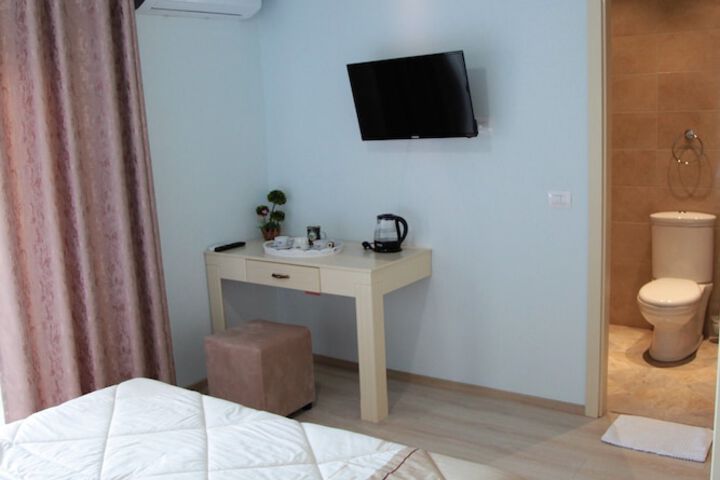 Room 33 of 87