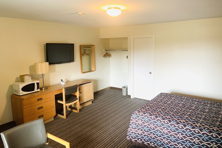 Room 10 of 18