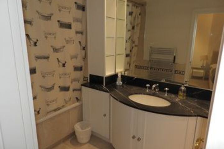 Room 2 of 31