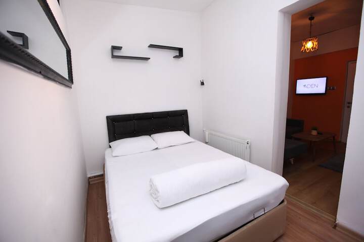 Room 27 of 39