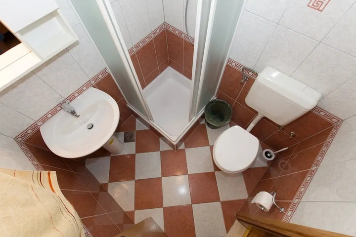 Room 7 of 15