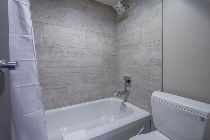 Room 12 of 26