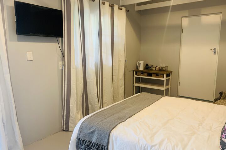Room 5 of 6