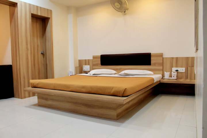 Room 8 of 31