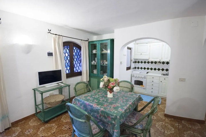 Room 4 of 12