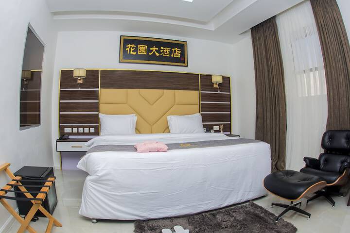 Room 8 of 11