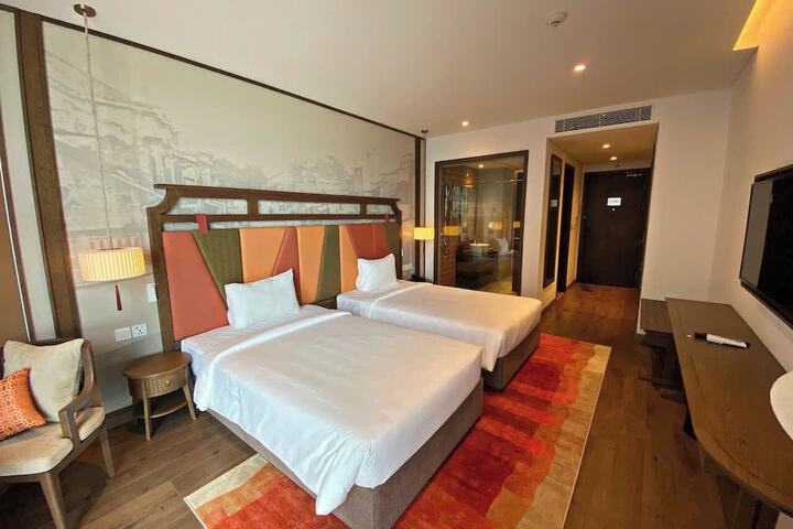 Room 3 of 63