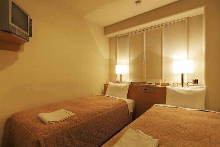 Room 7 of 24